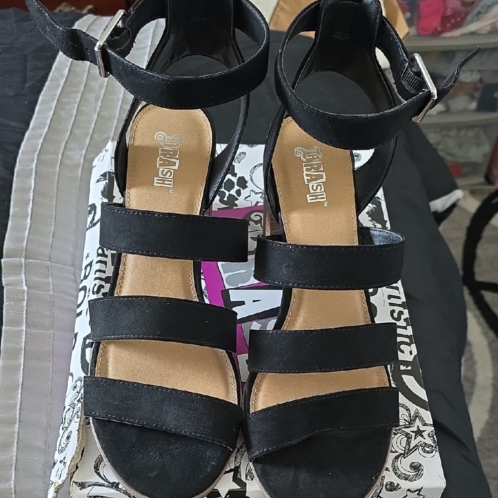 Brash Black Sandals with Modern Straps